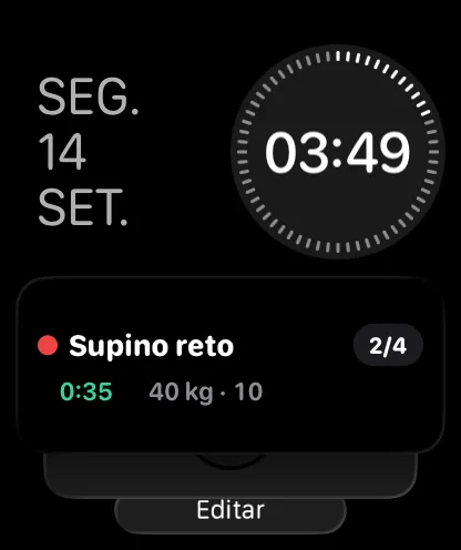 O treino em andamento no Apple Watch: exercício, série, carga e o cronômetro correndo